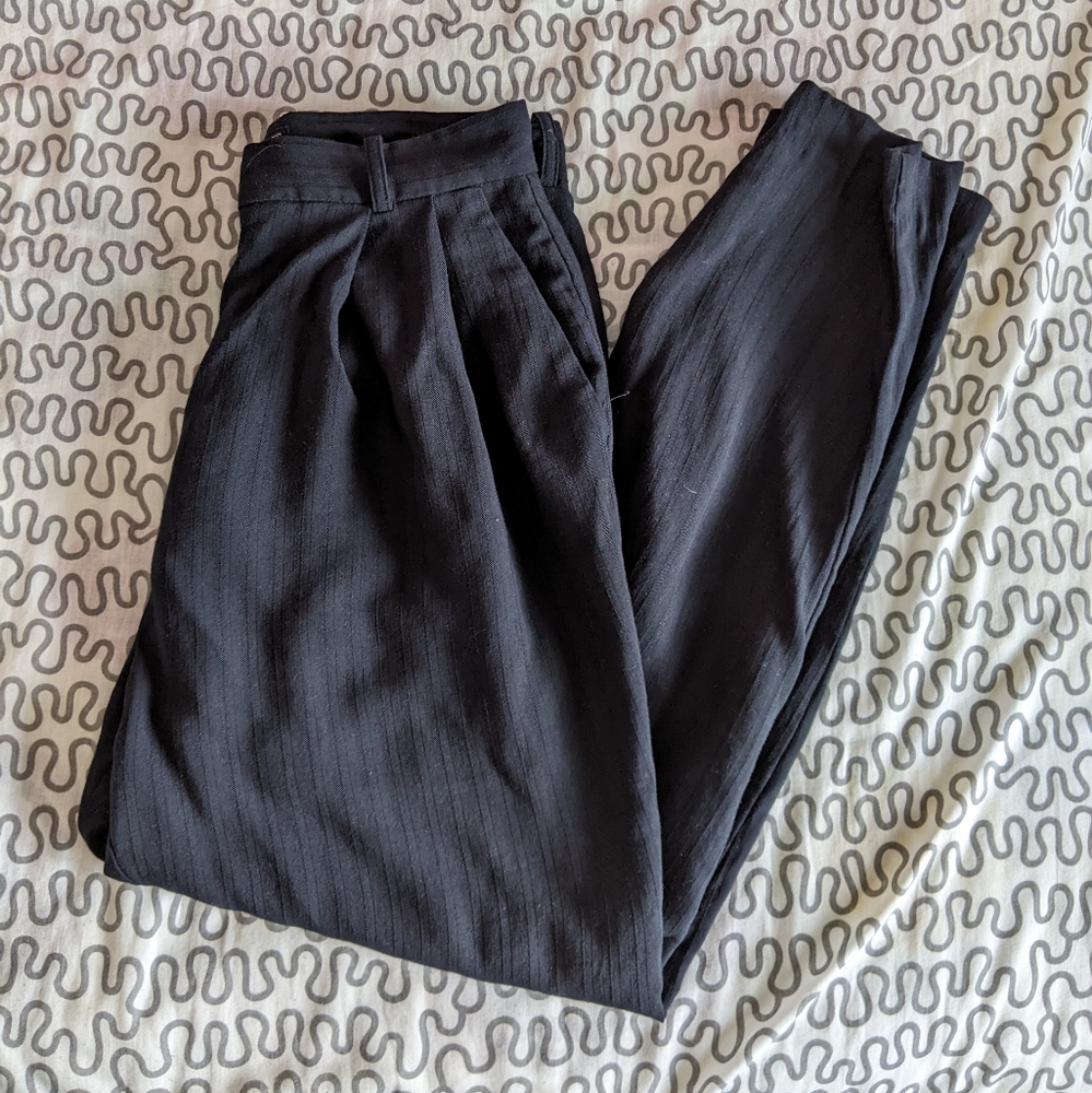 ZARA pleated carrot trouser